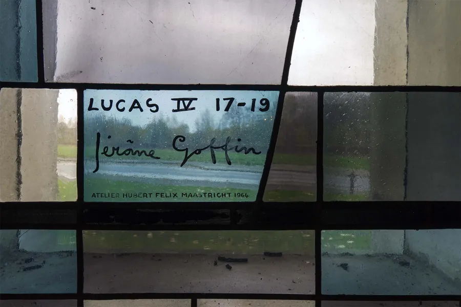 Jérôme Goffin’s signature and a Bible reference in a green-blue stained-glass panel.