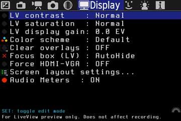 Display-Menü mit normalen Kontrast- und Sättigungswerten und Fokusfeldoption